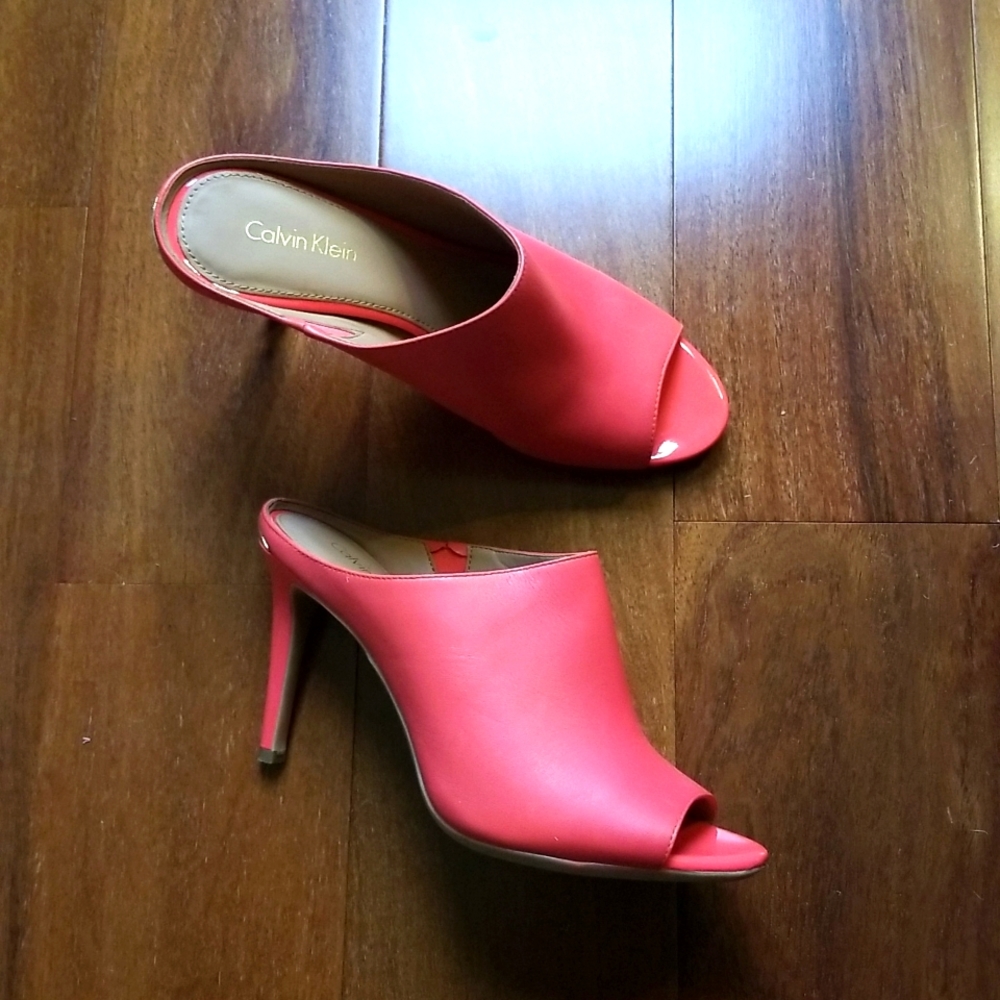 Calvin Klein • Gorgeous Coral Mule Sandals